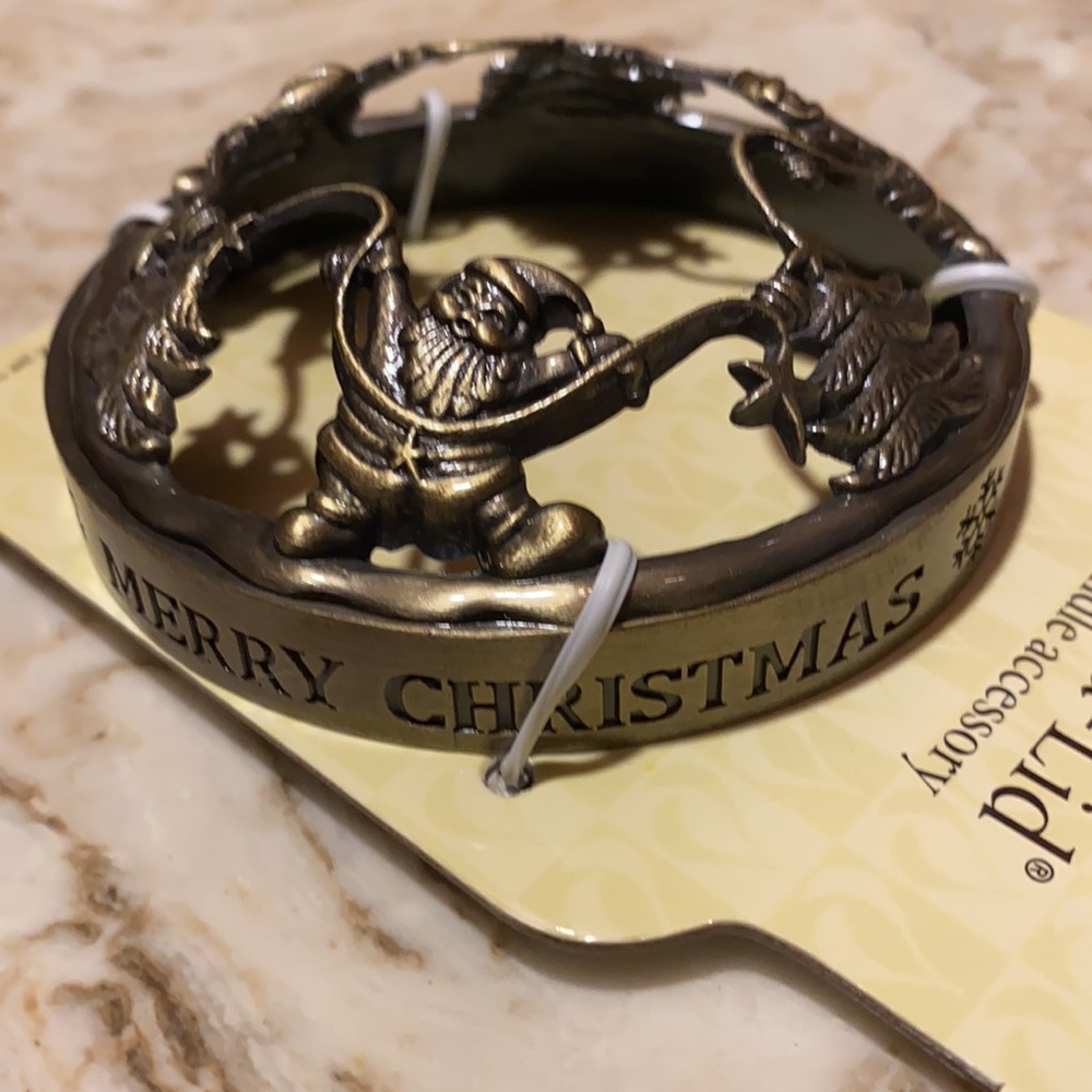 Yankee Candle Illuma Lid jar candle accessory. Merry Christmas written on side - Picture 10 of 13